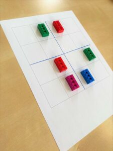 edukacyjne klocki Lego jako popularna gra Sudoku