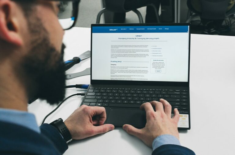 Jak skorzystać z programu „Laptop dla Nauczyciela”.  Pytania, odpowiedzi, sugestie.