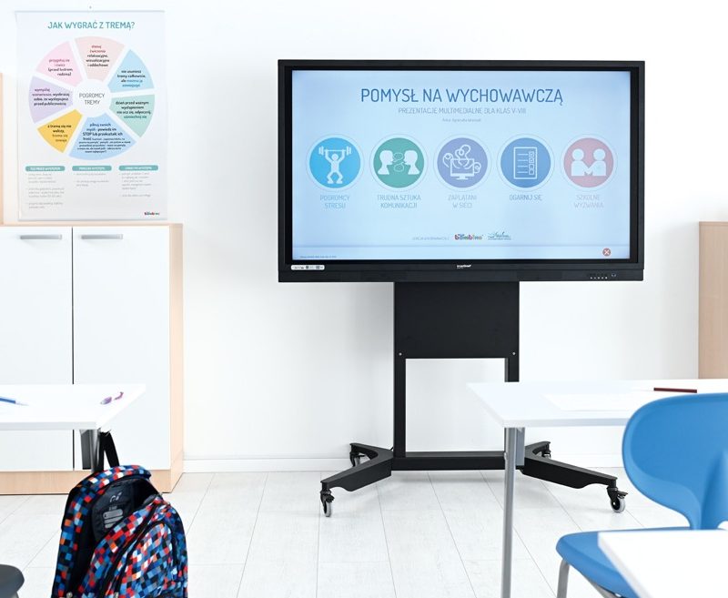 monitor z programem pomysł na wychowawczą