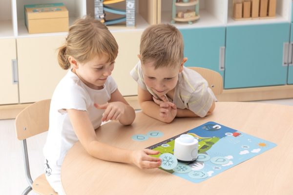 logi-minibot-obieg-wody-w-przedszkolu dzieci w przedszkolu z gra obieg wody logi minibot