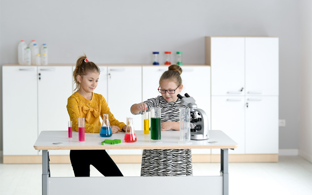 Nowa podstawa programowa 2026 – jak przestrzeń szkolna wspiera naukę opartą na działaniu?
