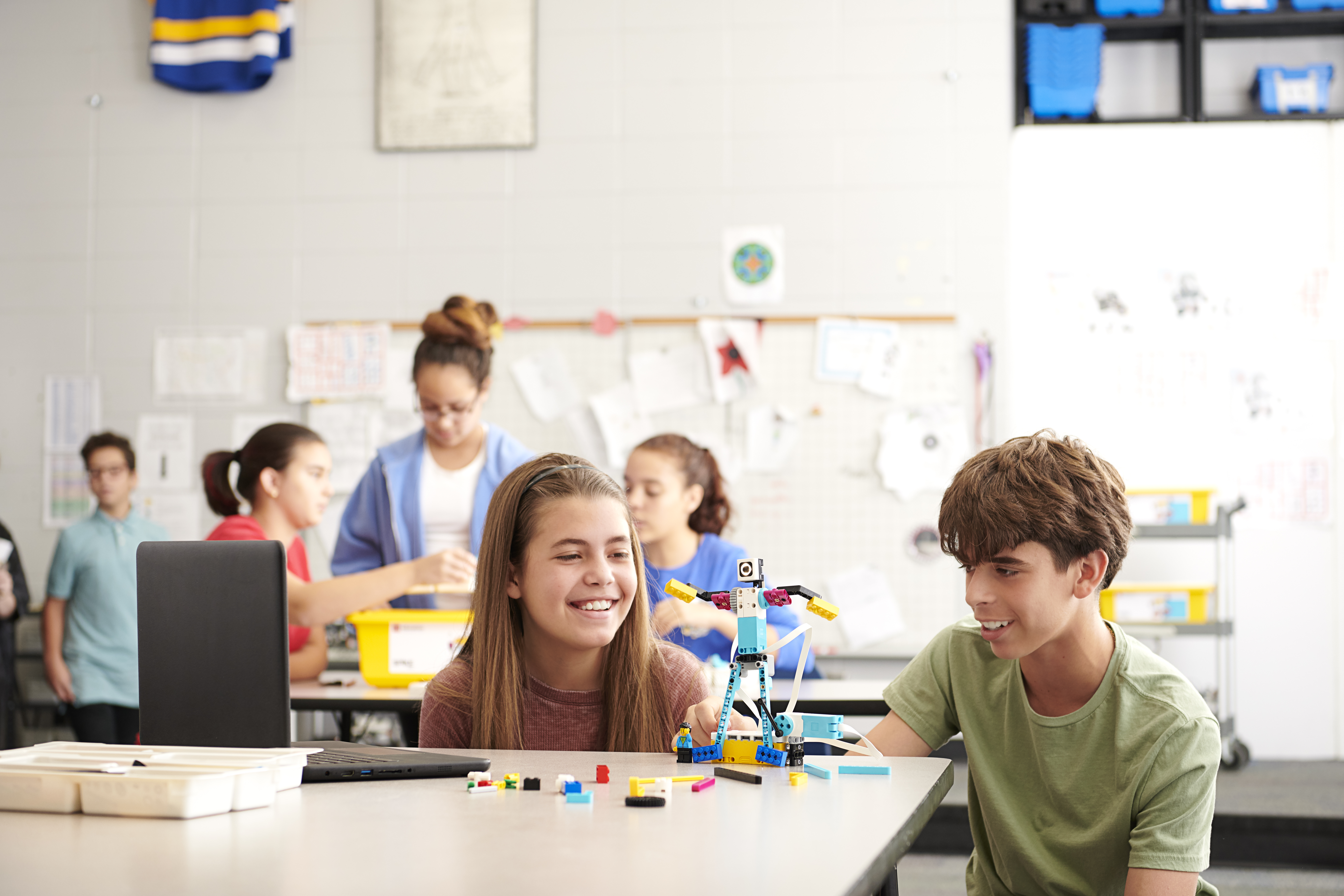 Innowacyjne nauczanie w modelu STEAM z LEGO® Education SPIKE™ Prime.