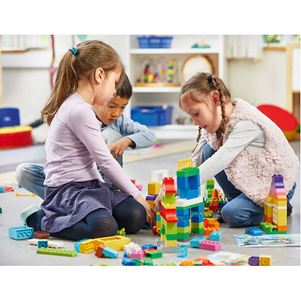 lego-duplo-moj-swiat-xl LEGO® DUPLO® Mój świat XL dzieci bawią się klockami edukacyjnymi