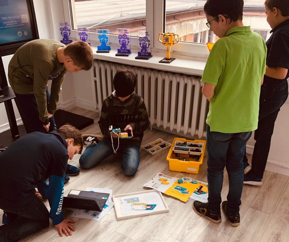 Zajęcia STEAM z LEGO Education SPIKE Prime i robotem edukacyjnym Photon
