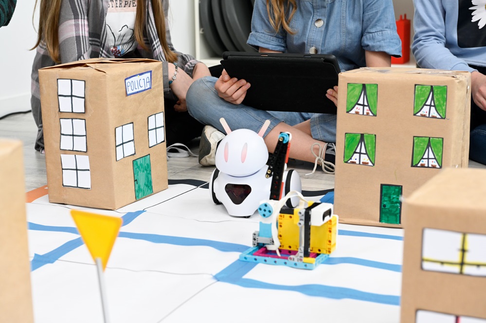 Zajęcia STEAM z LEGO Education SPIKE Prime i robotem edukacyjnym Photon