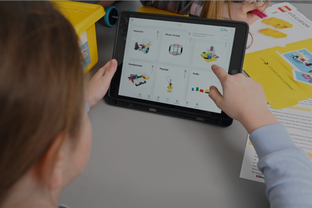Zajęcia z programowania w szkole podstawowej z tabletem