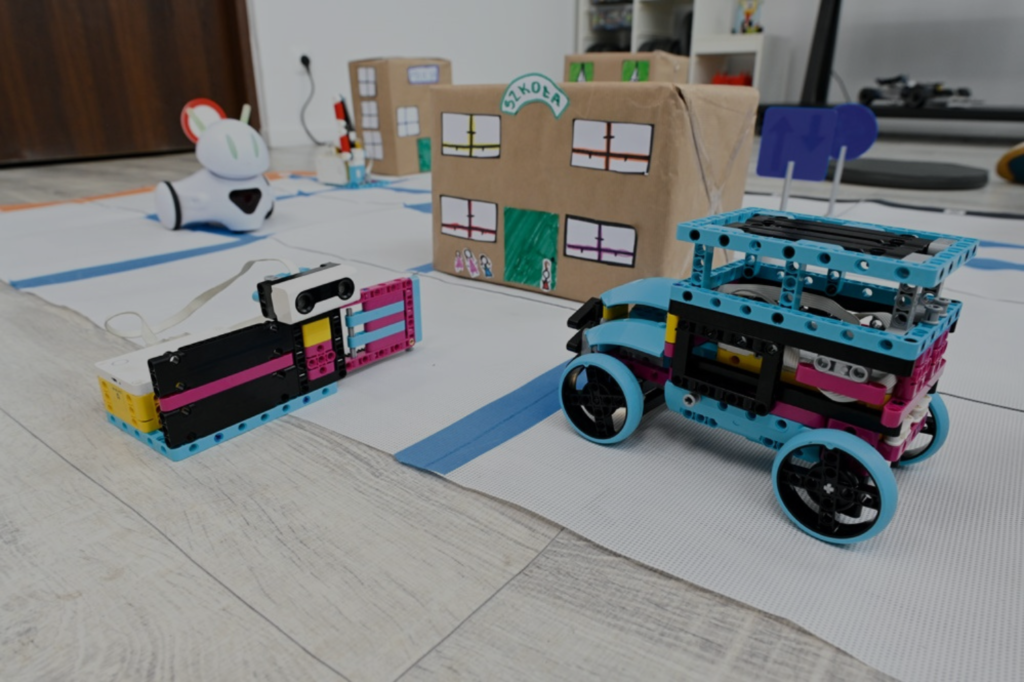 Zajęcia STEAM z LEGO Education SPIKE Prime i robotem edukacyjnym Photon