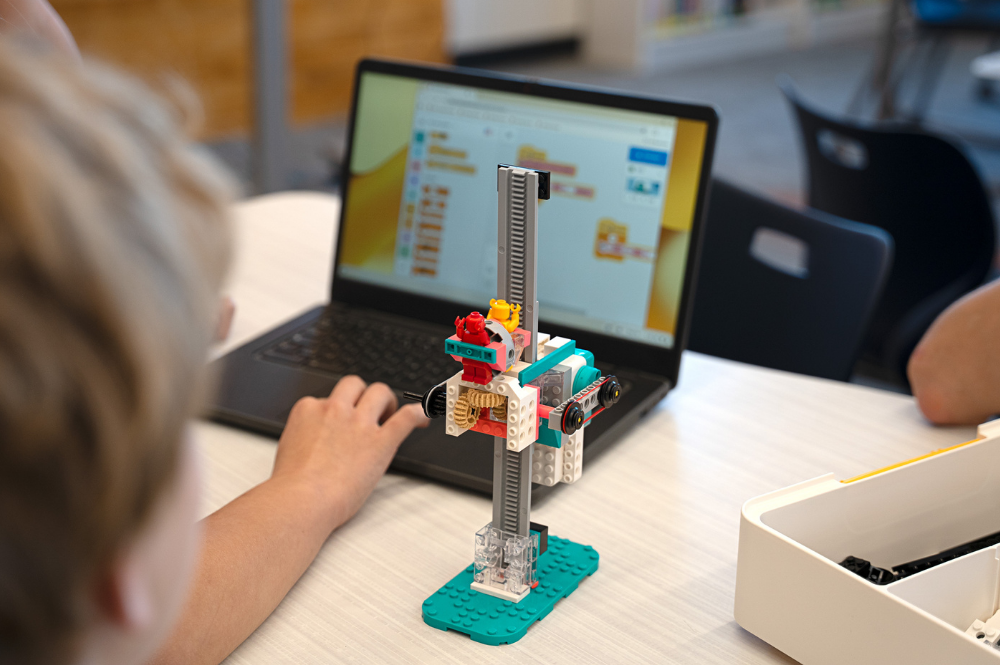 nauka kodowania w aplikacji Coding Canvas LEGO